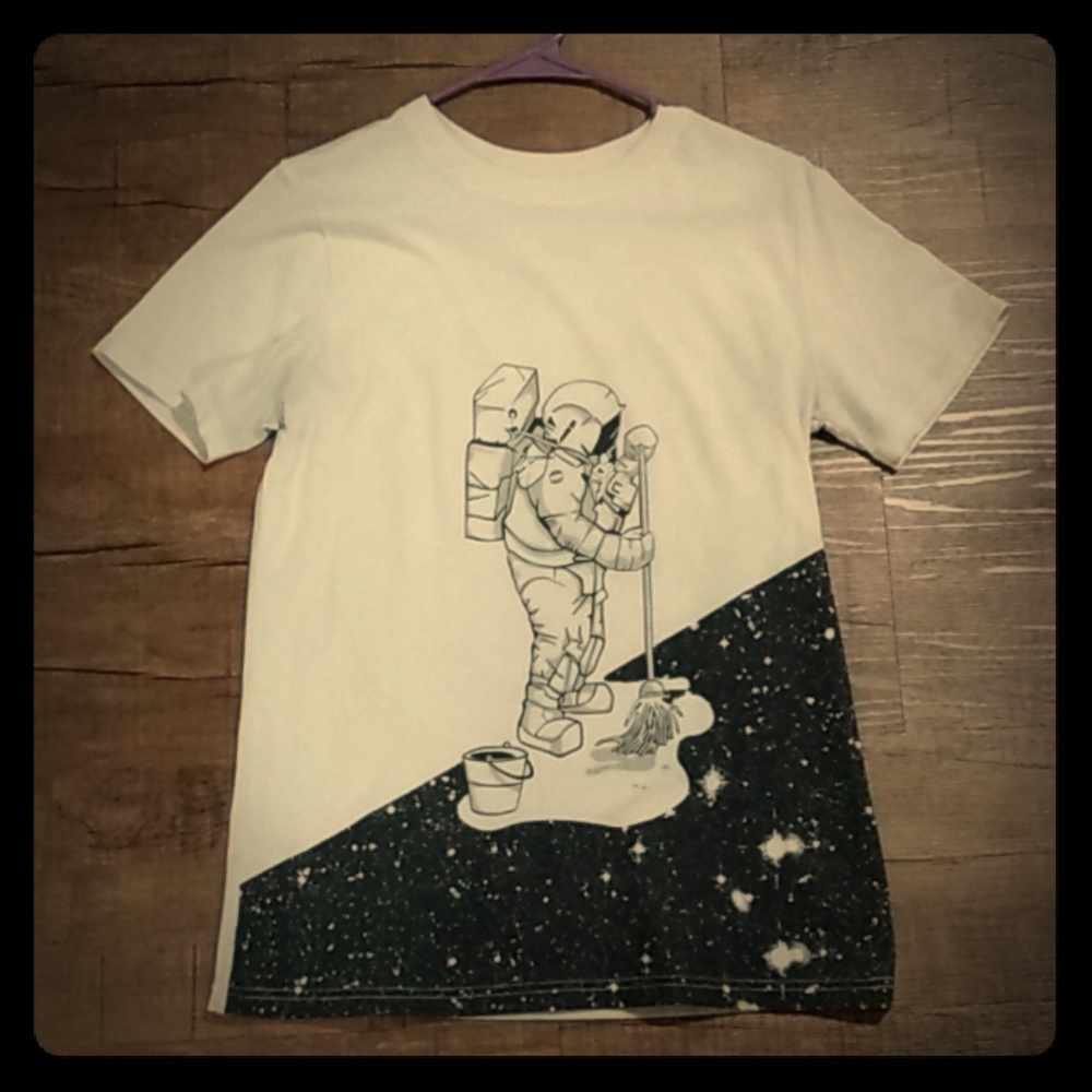 Graphic tee. Non-smoking household.